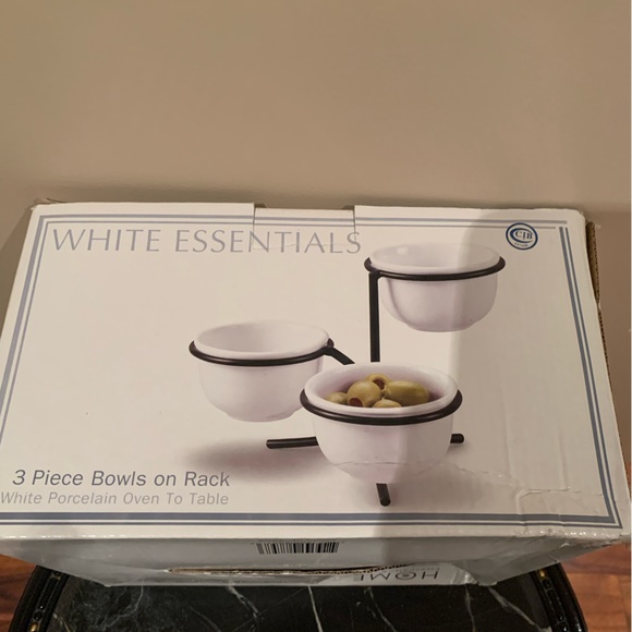 3  white porcelain  bowls with rack . - Picture 6 of 7